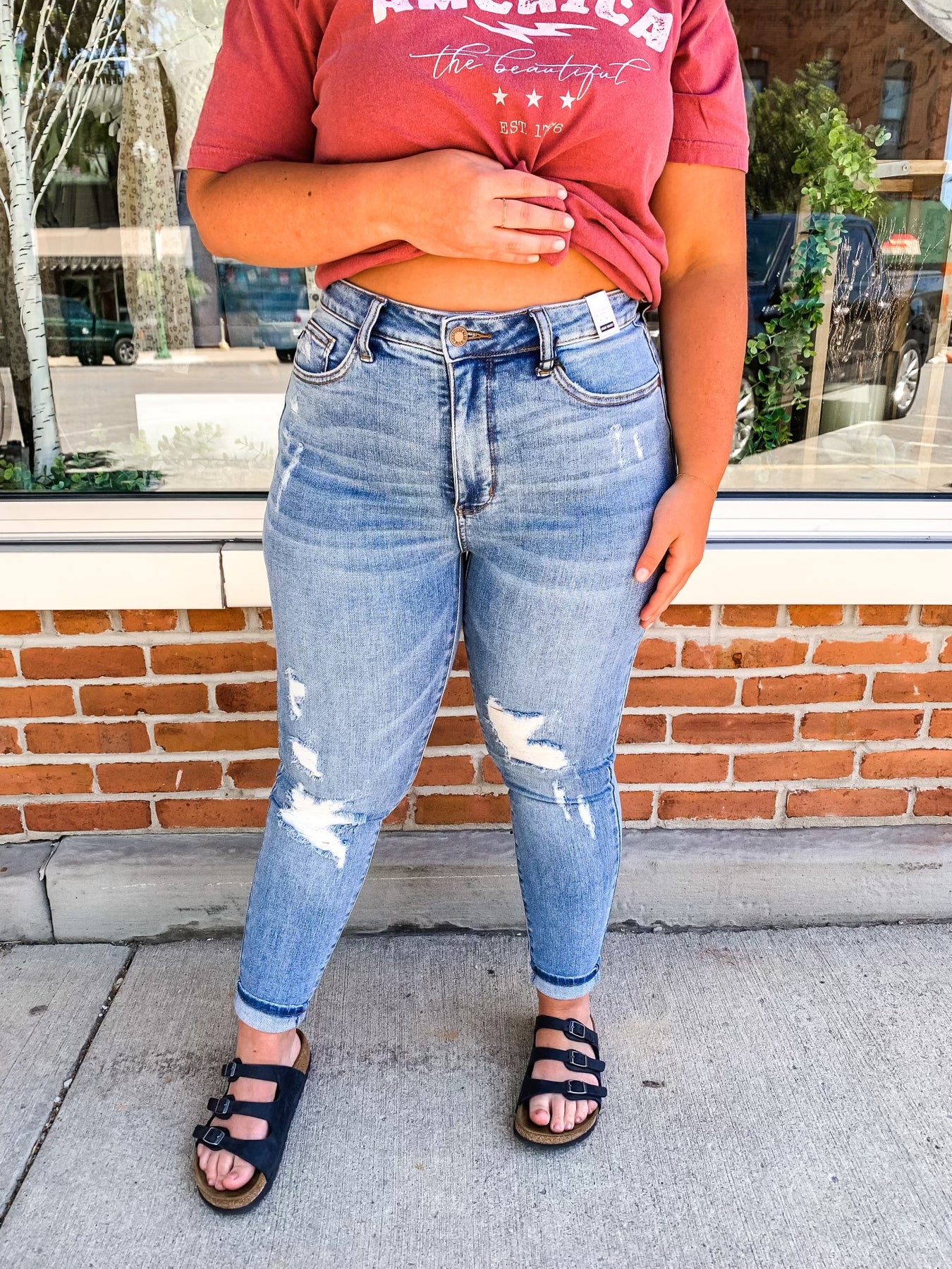 Your new favorite jeans are here!👖 These Judy Blues have tummy